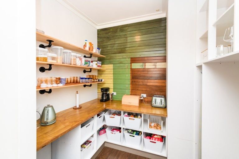 Photo of property in 84 Featherston Street, Takaro, Palmerston North, 4412