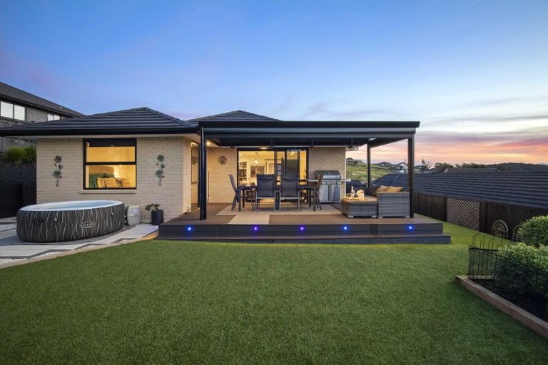 Photo of property in 124 Lisle Farm Drive, Pukekohe, 2120