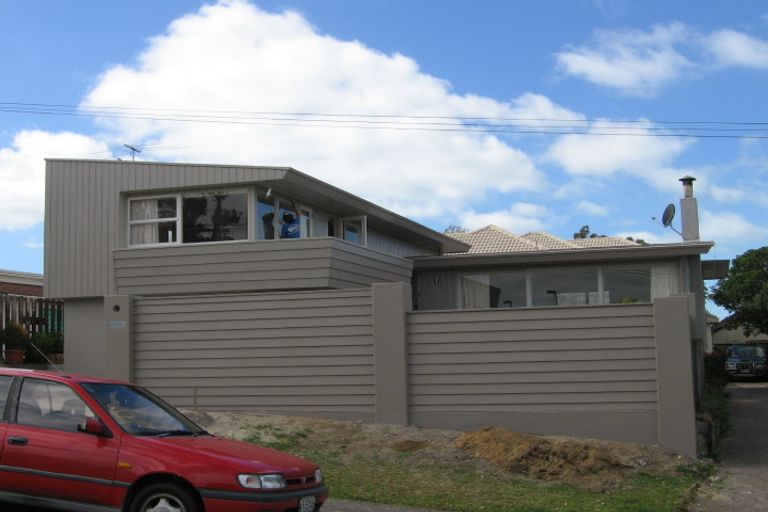 Photo of property in 2/69 Seaview Road, Castor Bay, Auckland, 0620
