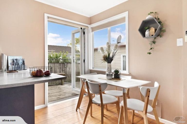 Photo of property in 10 Harry Ward Place, Henderson, Auckland, 0610