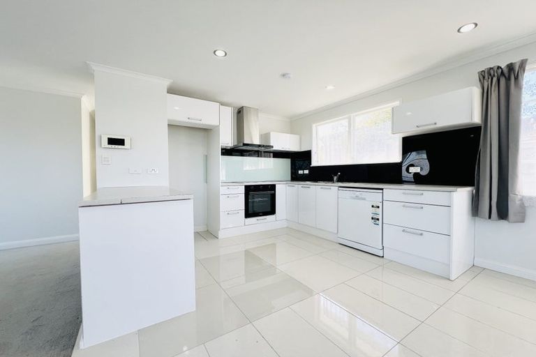 Photo of property in 24 Catkin Crescent, Papatoetoe, Auckland, 2025