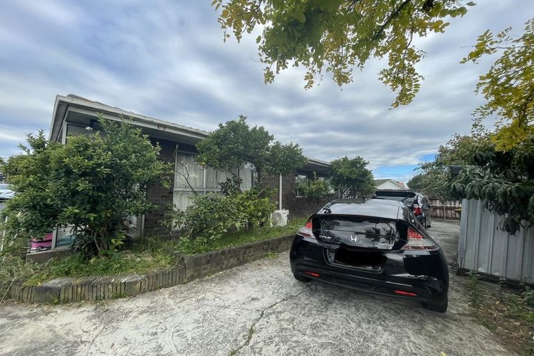 Photo of property in 1/40 Aviemore Drive, Highland Park, Auckland, 2010