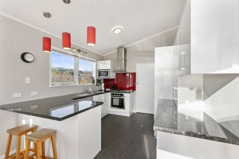 Photo of property in 29 Churton Drive, Churton Park, Wellington, 6037