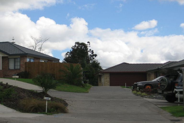 Photo of property in 18 Plumstead Rise, Glen Eden, Auckland, 0602