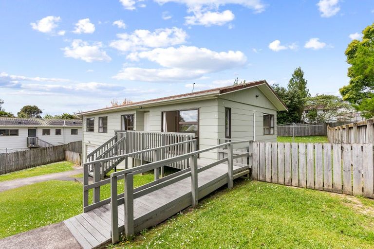 Photo of property in 18 Reinga Place, Massey, Auckland, 0614