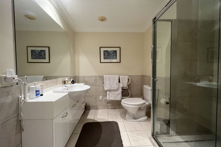 Photo of property in 8a/5 Kent Terrace, Mount Victoria, Wellington, 6011