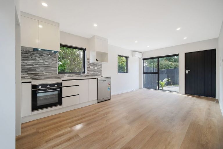 Photo of property in 57 Chatsworth Crescent, Pakuranga Heights, Auckland, 2010