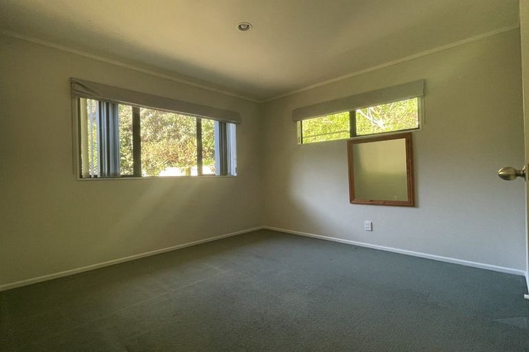 Photo of property in 17 Glanmire Road, Newlands, Wellington, 6037