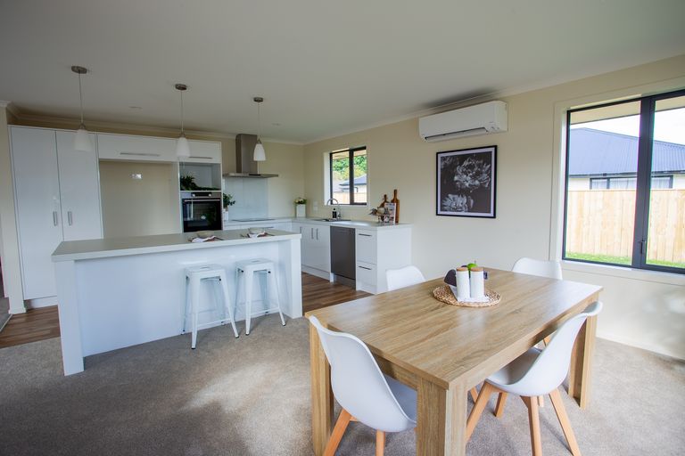 Photo of property in 7 Devon Lane, Carterton, 5713