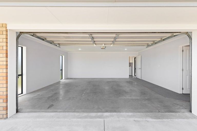 Photo of property in 21 Madison Street, Cambridge, 3434