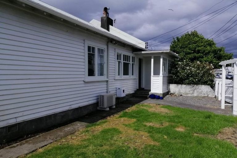 Photo of property in 1a Central Terrace, Alicetown, Lower Hutt, 5010
