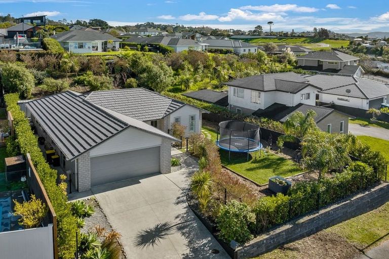 Photo of property in 5 Tirohanga Crescent, Stanmore Bay, Whangaparaoa, 0932