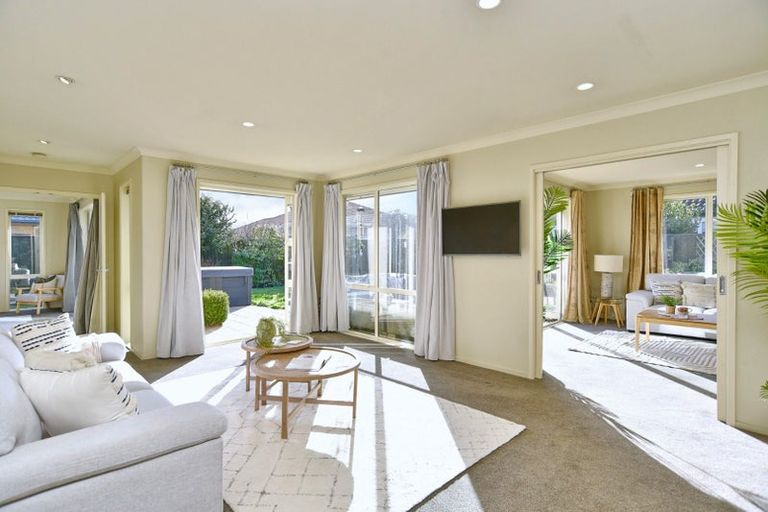 Photo of property in 8 Ross Place, Northwood, Christchurch, 8051