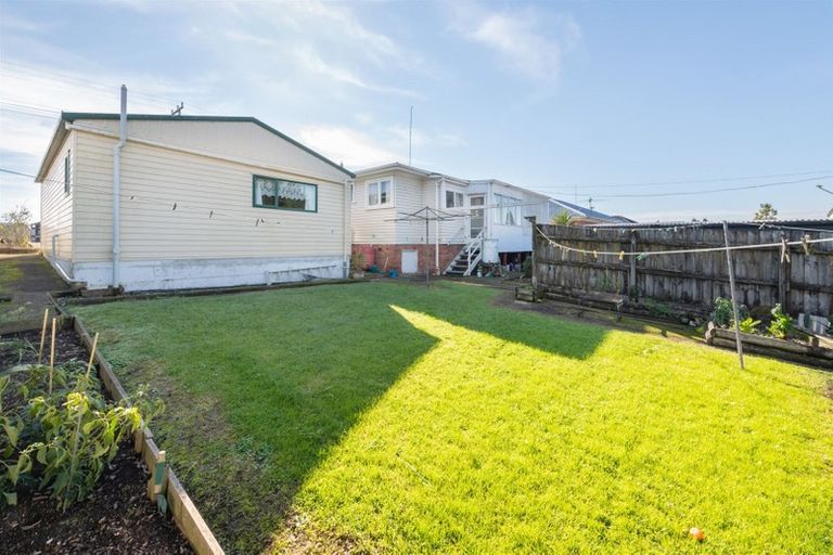 Photo of property in 1/29 James Laurie Street, Henderson, Auckland, 0612