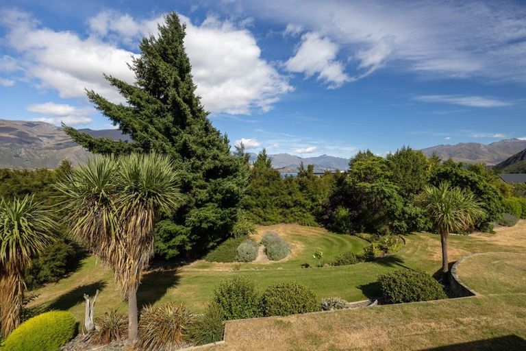 Photo of property in 10 Minaret Ridge, Wanaka, 9305