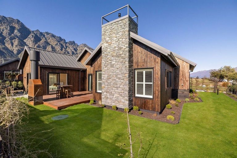 Photo of property in 30 Cunninghams Drive, Jacks Point, Queenstown, 9371