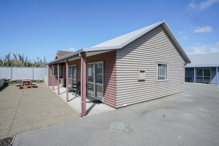 Photo of property in 8a-d Camden Street, Turnbull Thomson Park, Invercargill, 9810