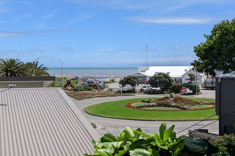 Photo of property in 5 Golf Road, Paraparaumu Beach, Paraparaumu, 5032