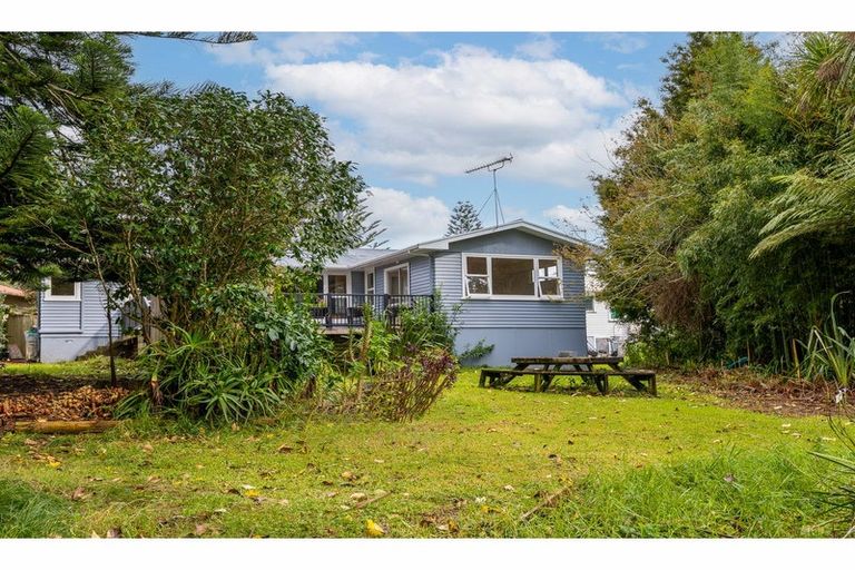 Photo of property in 42 Lowtherhurst Road, Massey, Auckland, 0614