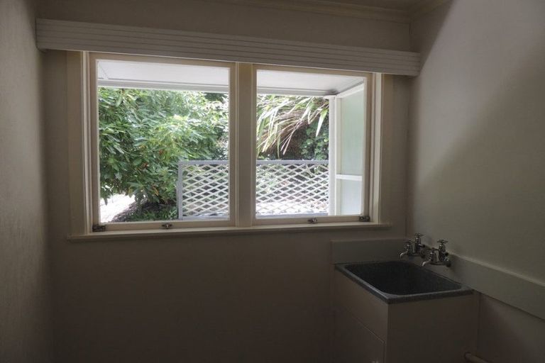 Photo of property in 1a Enfield Road, Hospital Hill, Napier, 4110