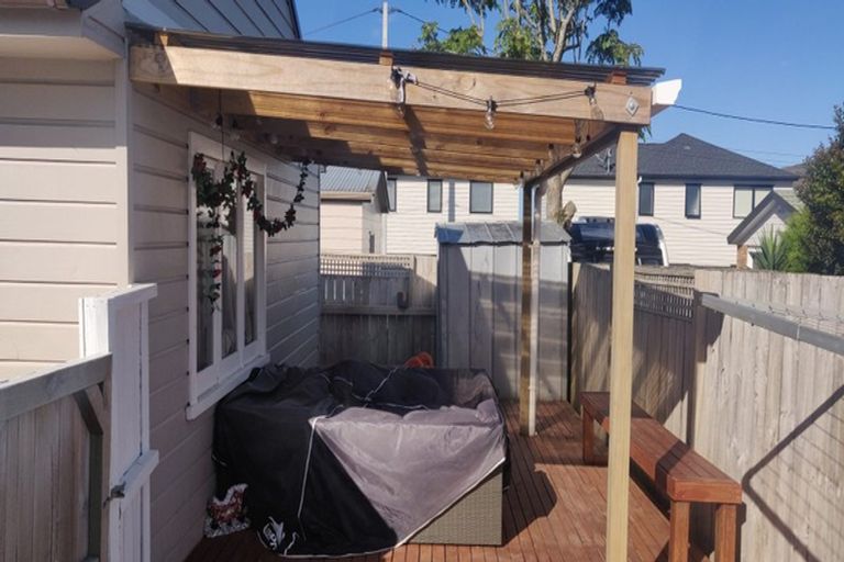 Photo of property in 118a Hutchinson Avenue, New Lynn, Auckland, 0600