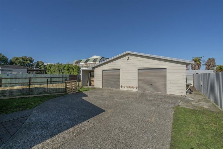 Photo of property in 16 Lee Street, Whitianga, 3510