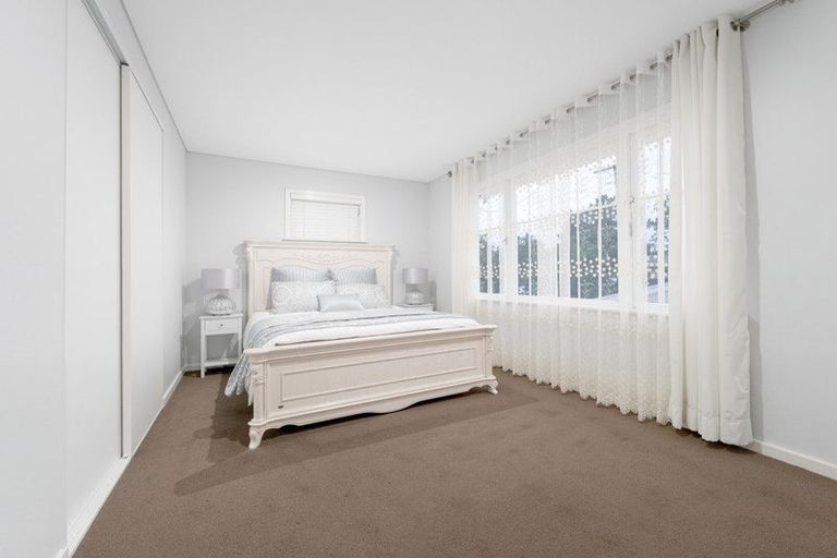 Photo of property in 52 Woodside Road, Massey, Auckland, 0614