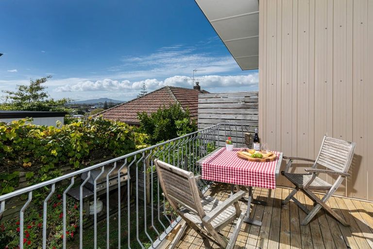 Photo of property in 39b Forrest Hill Road, Milford, Auckland, 0620