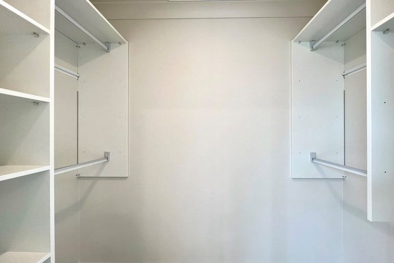 Photo of property in 10 Park Green Avenue, Rosehill, 2113