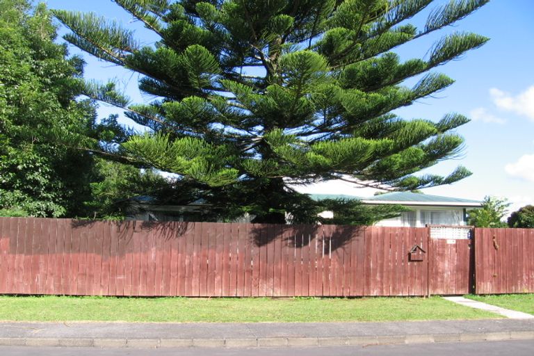 Photo of property in 4 Bridgens Avenue, Te Atatu Peninsula, Auckland, 0610