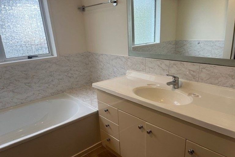 Photo of property in 1/57 Butley Drive, Farm Cove, Auckland, 2012