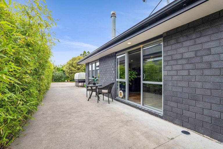 Photo of property in 122 Pohutukawa Place, Waiwhakaiho, New Plymouth, 4312