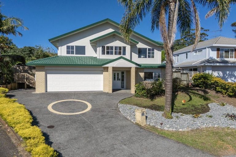 Photo of property in 28 Tyburn Lane, Unsworth Heights, Auckland, 0632