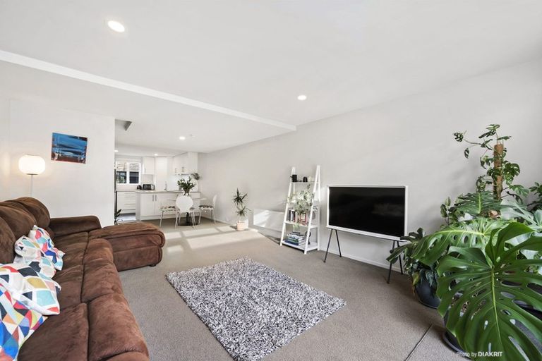 Photo of property in Victoria Villas, 42/35u Pirie Street, Mount Victoria, Wellington, 6011