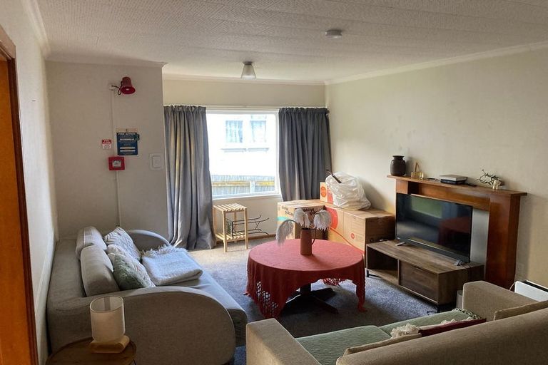 Photo of property in 87 Queens Drive, Lyall Bay, Wellington, 6022