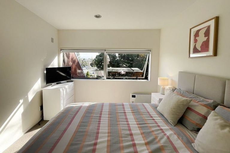 Photo of property in 76h Edmonton Road, Henderson, Auckland, 0612