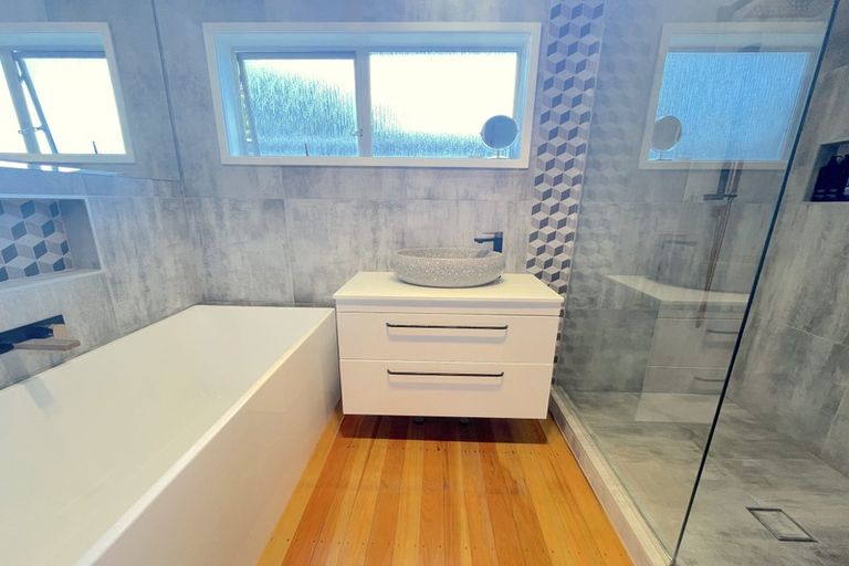 Photo of property in 13 Seabar Place, Glen Eden, Auckland, 0602