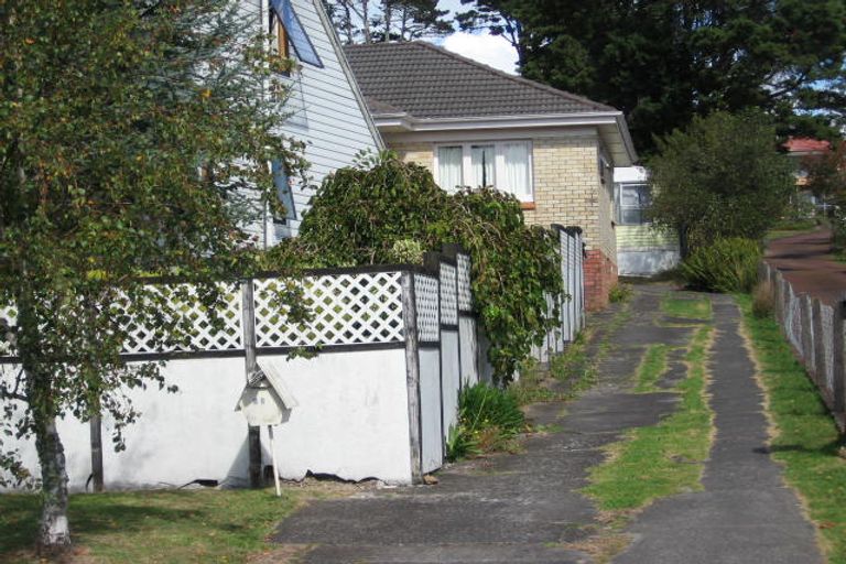 Photo of property in 22 Cliff View Drive, Green Bay, Auckland, 0604