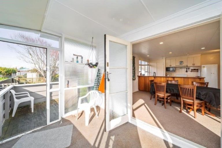 Photo of property in 28 Hunter Street, Hawera, 4610