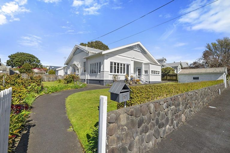 Photo of property in 17 Barrett Street, Westown, New Plymouth, 4310