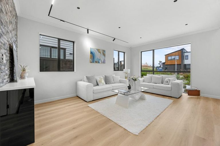 Photo of property in 39 Park Green Avenue, Rosehill, Papakura, 2113