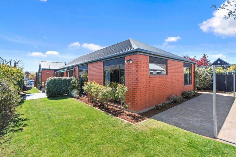 Photo of property in 24 Inglewood Place, Avonhead, Christchurch, 8042