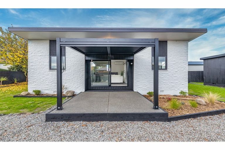 Photo of property in 50a Coopers Road, Dallington, Christchurch, 8061