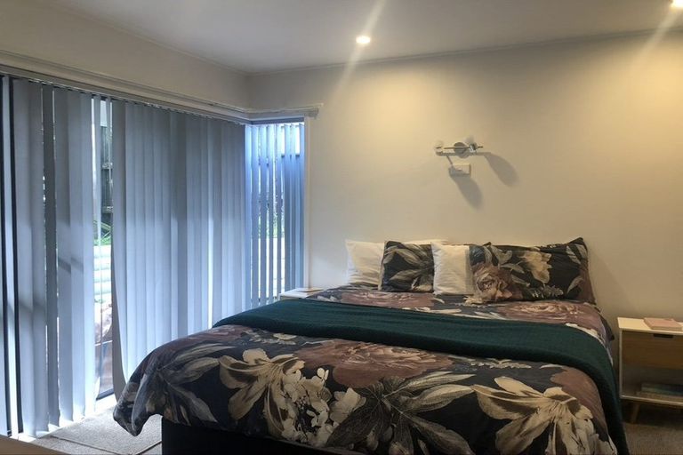 Photo of property in 2/4 Currell Way, Somerville, Auckland, 2014