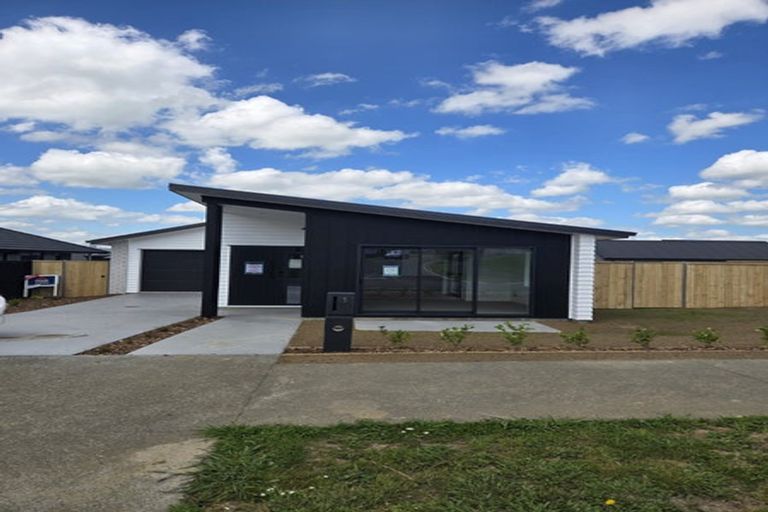 Photo of property in 1 Arohanui Road, Karaka, 2124