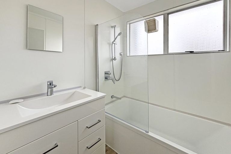 Photo of property in 6/77 West Coast Road, Glen Eden, Auckland, 0602