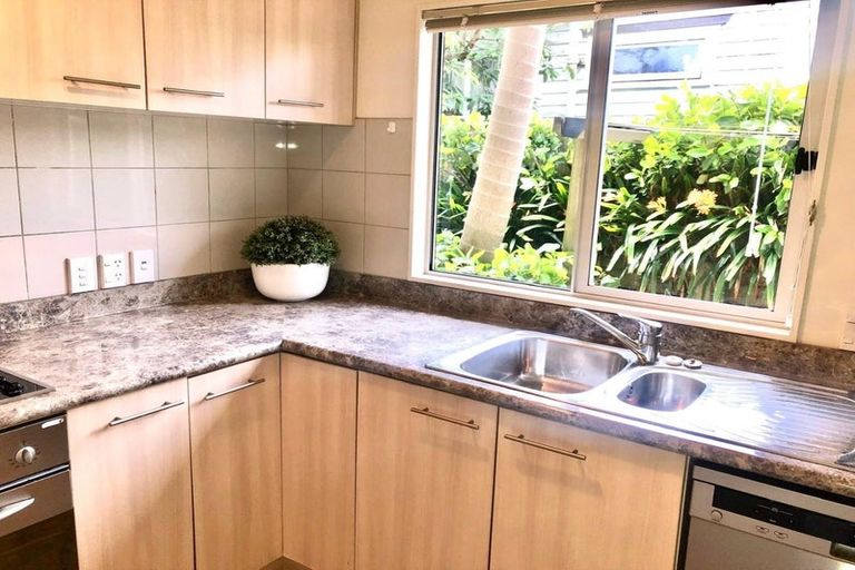 Photo of property in 3/4a Corrella Road, Belmont, Auckland, 0622