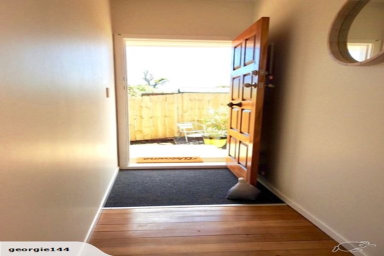 Photo of property in 6 Sheehan Road, Te Atatu South, Auckland, 0610