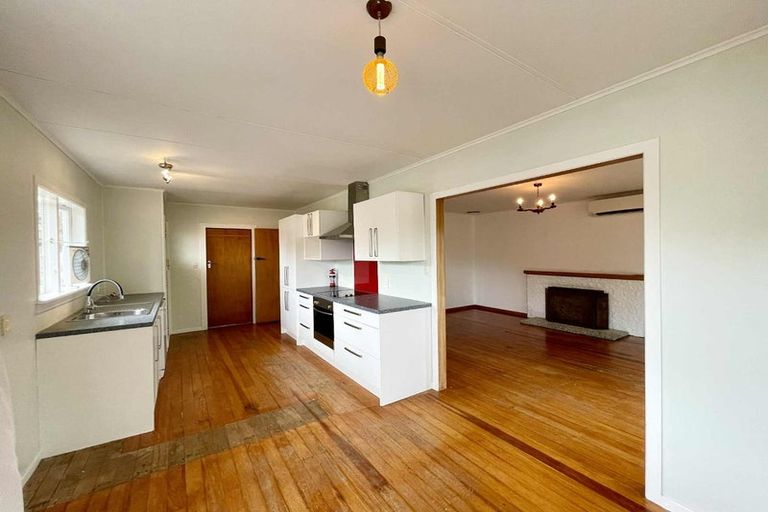 Photo of property in 15 Beaumont Crescent, Frankleigh Park, New Plymouth, 4310