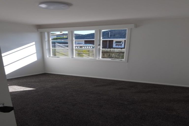 Photo of property in 7 Neil Avenue, Te Atatu Peninsula, Auckland, 0610
